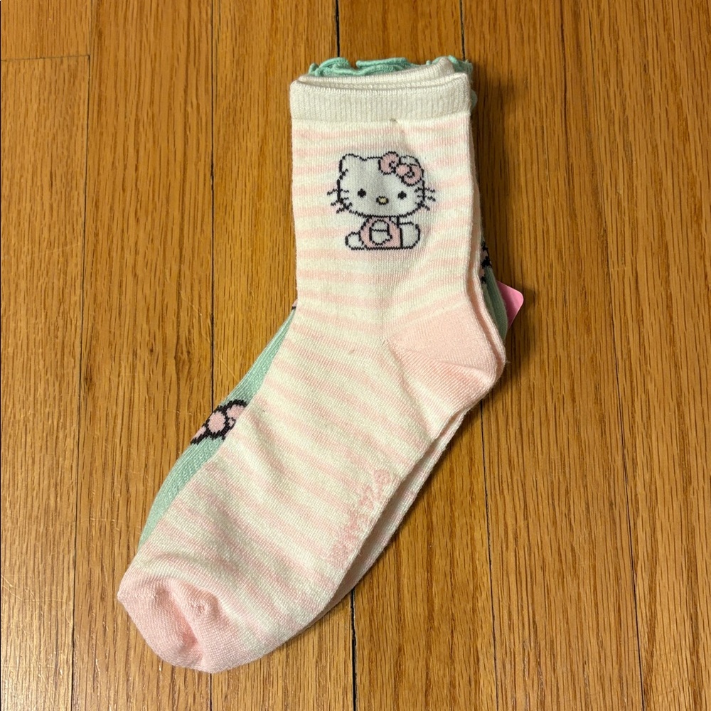 NWT Hello Kitty mid-crew socks - Picture 2 of 4